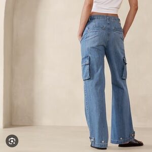 NWT Banana Republic Lightweight Barrel Cargo Jeans in size 29
